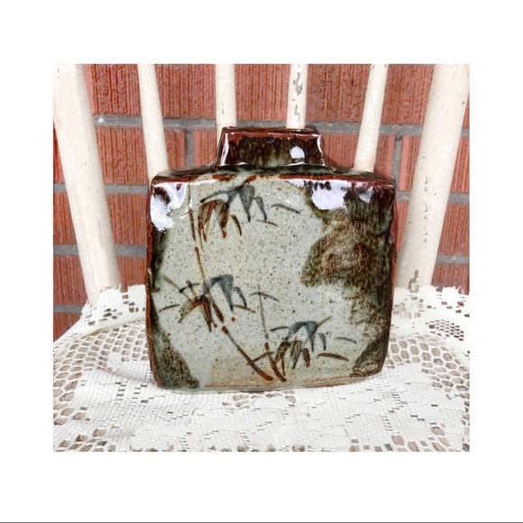 Vase - Picture 1 of 8